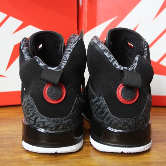 jordan spizike black green red